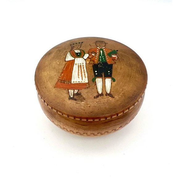 Vintage Scandinavian Wooden Trinket Box Couple in Traditional Clothing Hand Pain - Picture 2 of 8
